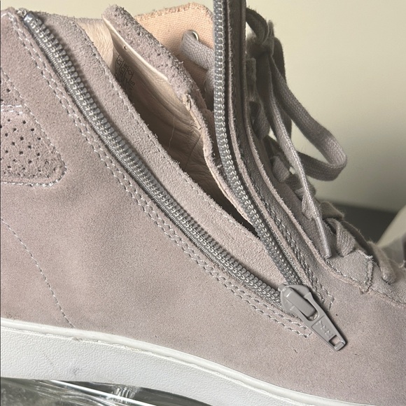 Vionic Jennings Elegant Women's Suede Sneakers in beige . Size 10‎ - Picture 9 of 12